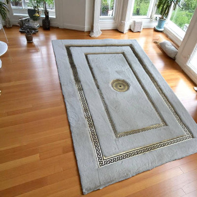 Tapis blanc en fourrure avec cadre_5 x 7,5 pi