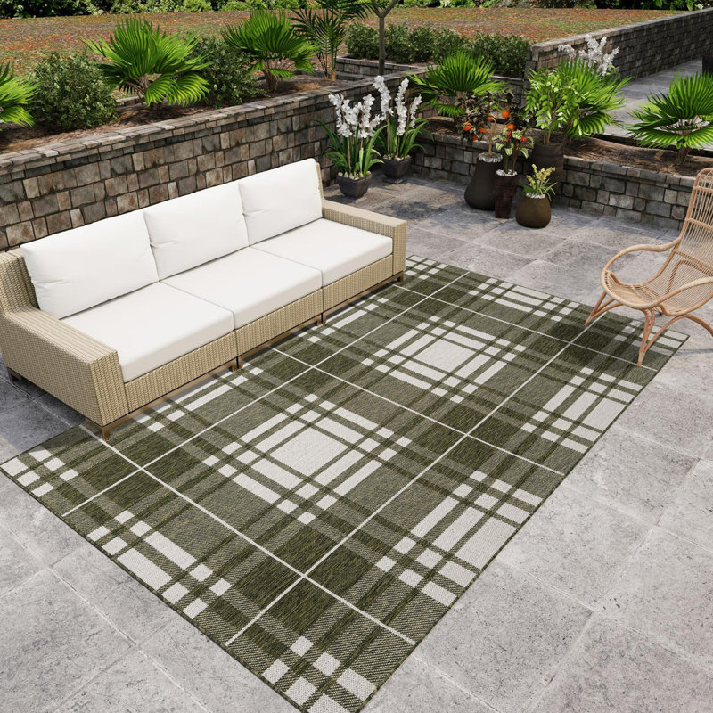 Tatasha Plaid Power Loom Polypropylene Plastic Area Rug in White/Green, Rectangle 4'1" x 6'1"