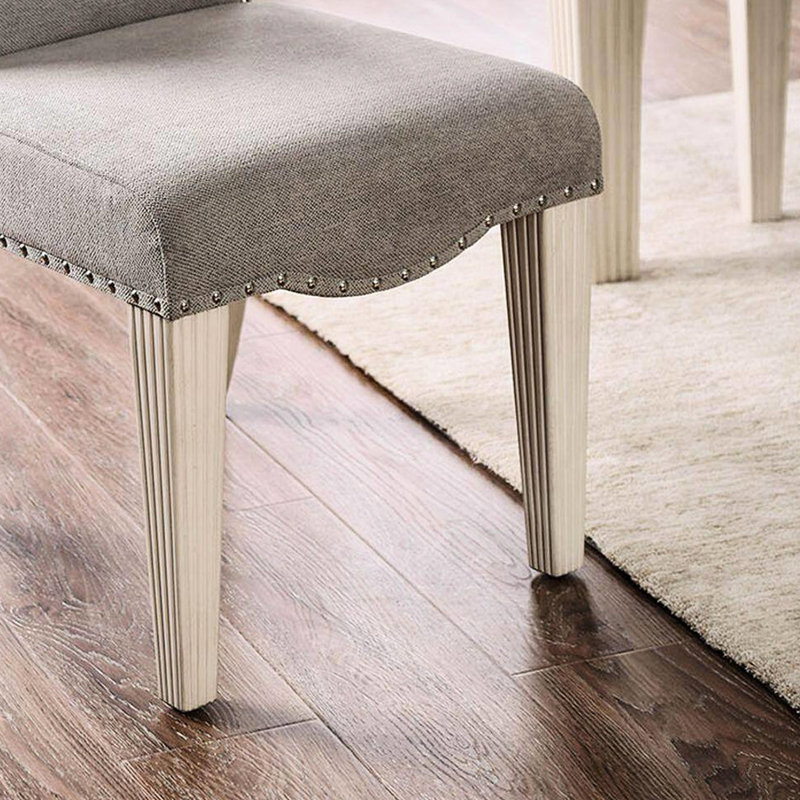 Chaises d'appoint transitionnelles (de 2), blanc antique et gris, revêtement en tissu, dossier à dos de chameau, pieds cannelés, siège rembourré avec 2 chaises, style, chaise, dossier, fabrication en bois massif avec siège et