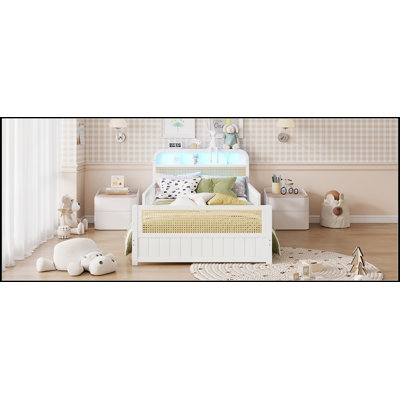 Cadre de lit simple en rotin avec lumières DEL et tête de lit à rangement, idéal pour les enfants avec des barrières de sécurité, blanc