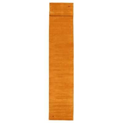 Les tapis Gabbeh sont fabriqués à la main avec des poils très hauts et des motifs très simples et stylisés.