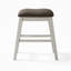 Chairo 24,5 po H Ensemble de 2 tabourets à hauteur de comptoir en bois blanc cassé / gris foncé avec siège en tissu
