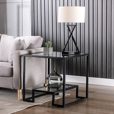 Table de bout carrée en verre trempé avec structure en métal, table d'appoint moderne avec tablette de rangement supplémentaire