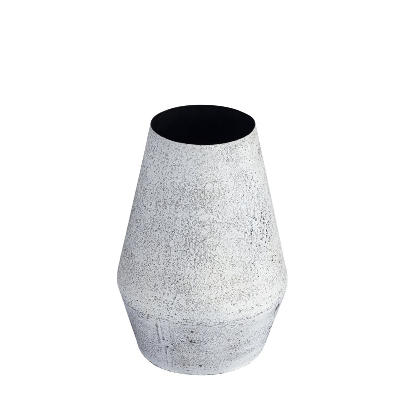Vase en fer antique, Hauteur totale - 11,25 po 