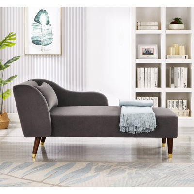 Chaise longue en velours gris avec structure en bois massif et chaise longue élégante en mousse avec repose-pieds