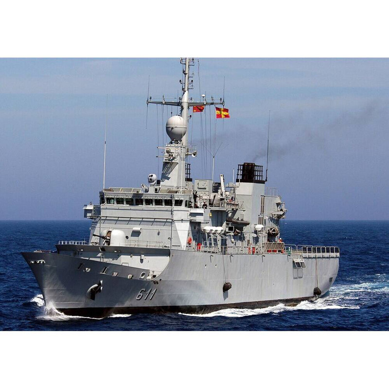 Grande frégate Floreal-class, H 10 po x l 30 po x P 5 po