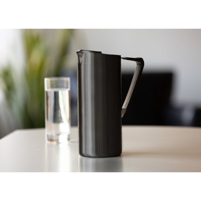 Carafe d'eau mince en acier inoxydable de 1,9 litre avec pare-glace