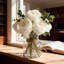 Roses artificielles dans un vase avec de l'eau artificielle pour la table de salle à manger, décoration de maison et de restaurant-1381826404