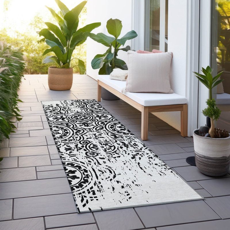 Lamanna Washable Oriental Indoor / Outdoor Rug, Runner 2'3" x 7'6"