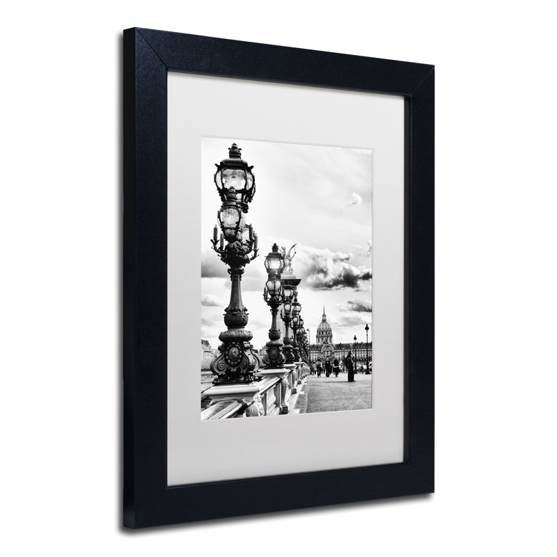 Dreaming de paris, reproduction de photo encadrée, H 14 po x l 11 po x P 0,5 po, Cadre brun, Blanc