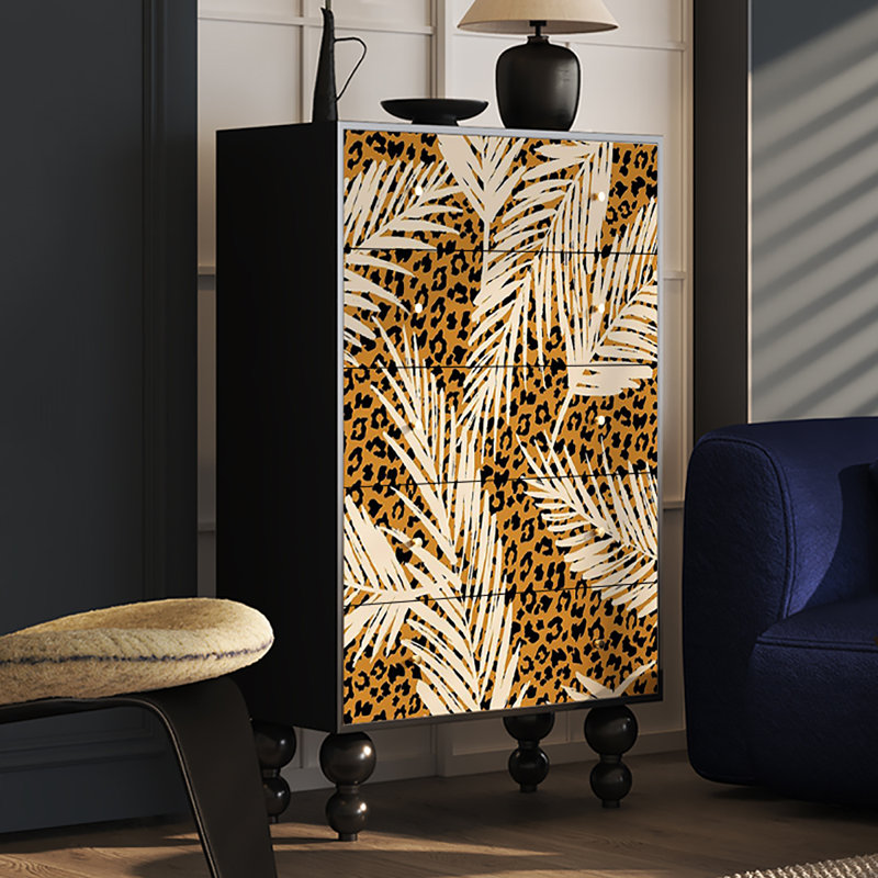 Armoire décorative française dans le salon