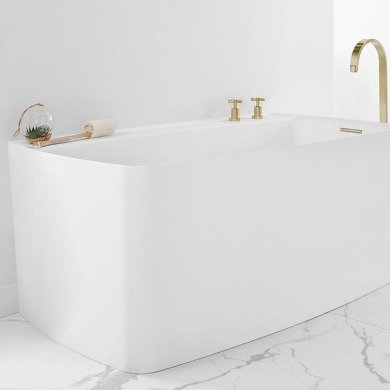 Lab 59.5'' L Freestanding Soaking Bathtub, White True High Gloss, Satin Brass