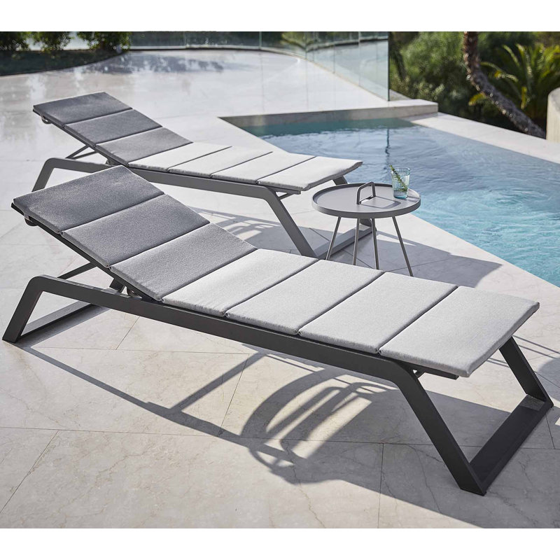 On-the-Move Outdoor Round Side Table, 17.4", Light Gray