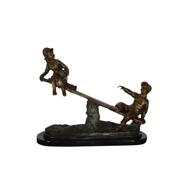 Statue en bronze Nova garçons jouant à la balançoire sur une base en marbre - Taille: L 22 po x l 8 po x H 17 po.
