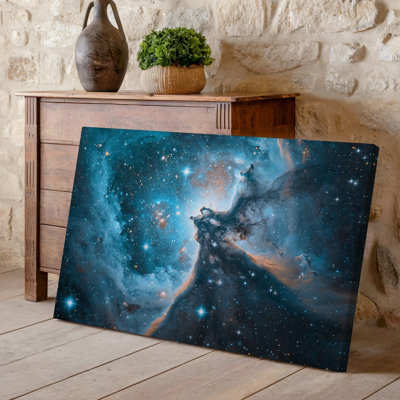 Toile, une scène cosmique à couper le souffle présentant une nébuleuse vibrante avec des nuages tourbillonnants de gaz et de poussière dans des teintes riches de profondeur pour art mural sur toile