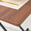 Ensemble de table et de chaises. Plateforme de levage multifonctionnelle moderne, plateau de bureau en bois aggloméré à grain de bois noyer, pieds en métal.-64386205