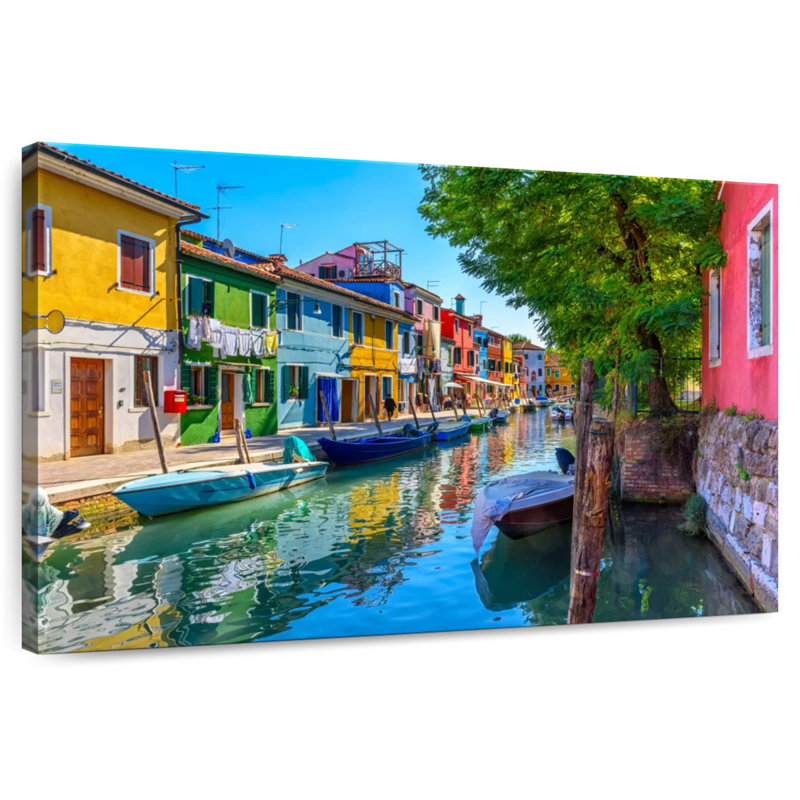 Lilie, vibrant Burano Canal