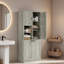 Grande armoire de rangement pour salle de bain avec tablettes réglables, grand panier rabattable et armoires fermées-580115625
