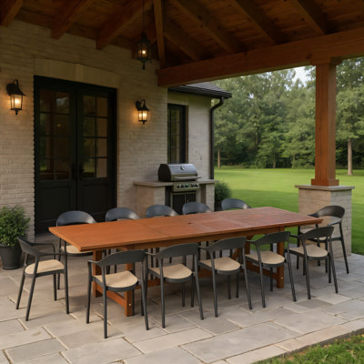 Ensemble de table de salle à manger extensible rectangulaire 13 pièces Whately | Finition teck | Idéal pour le patio, la table et les chaises noires