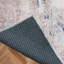 Tapis abstrait en chenille tissé à la machine en rouge / gris-87046143
