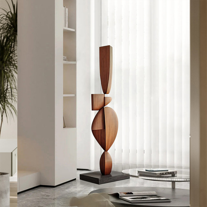 Ornements de sculpture sur bois brun abstrait