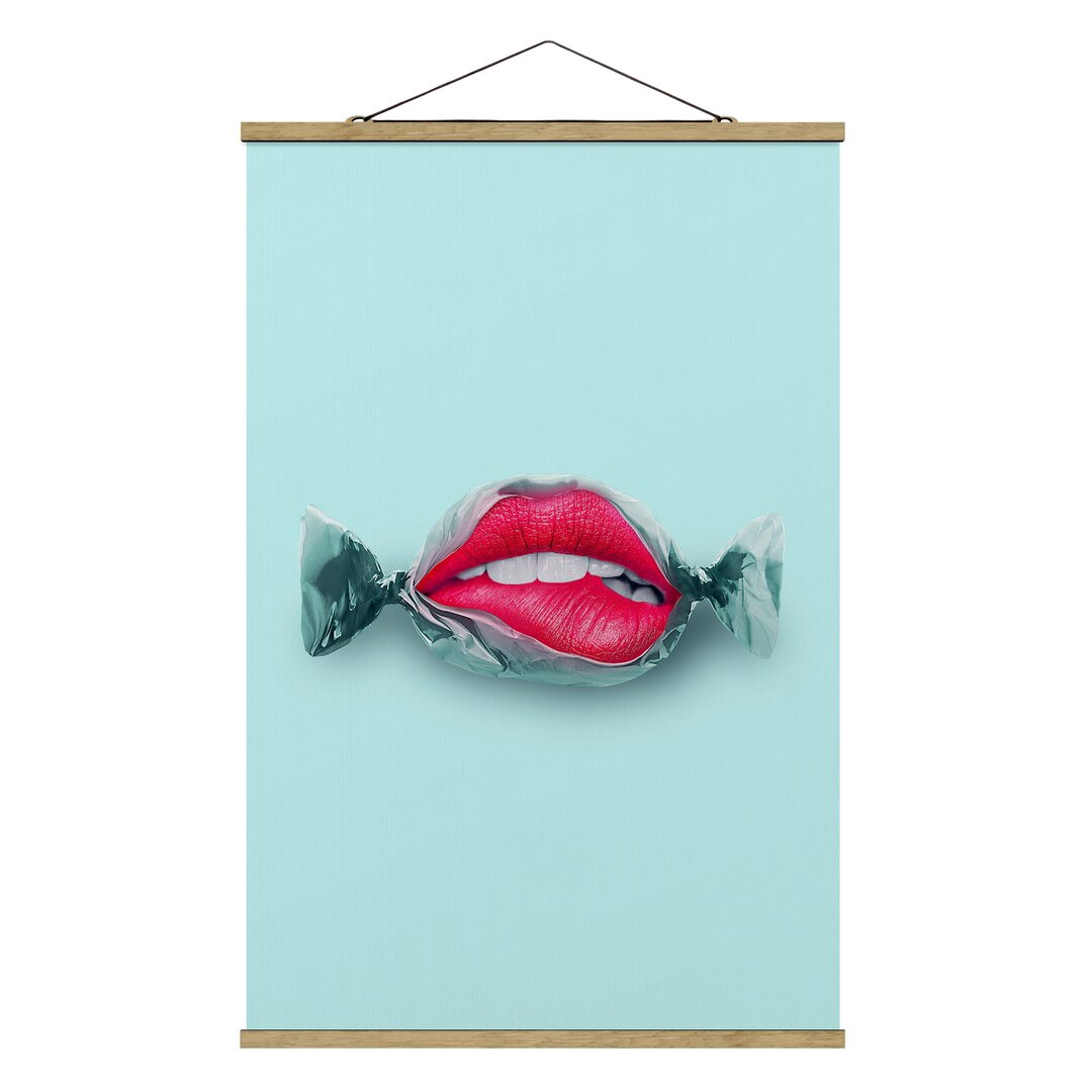 Stoffbild mit Plakatstreifen - Jonas Loose - Candy With Lips - Portrait 3:2