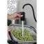 Robinet de cuisine en acier inoxydable d'aspect noir mat et poignée rétractable pratique pour votre évier