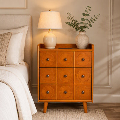 Table de bout à 3 tiroirs avec station de charge supérieure, longueur 21,65 po avec prises et ports USB, pieds en bois massif, grande table de bout en bois naturel moyen pour la chambre à coucher et le salon