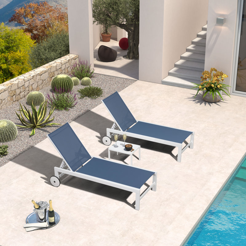 Ensemble de 2 chaises longues d'extérieur Ebern Designs, Indigo