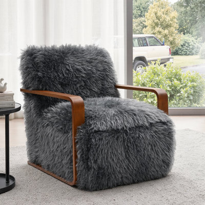 Chaise d'appoint contemporaine en fausse fourrure avec accoudoirs en noyer foncé - un confort d'inspiration rétro pour votre salon