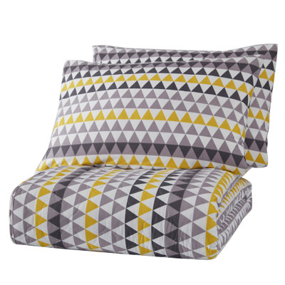 Kaylan Cotton Geometric Shapes Bedspread with Pillowcases Included