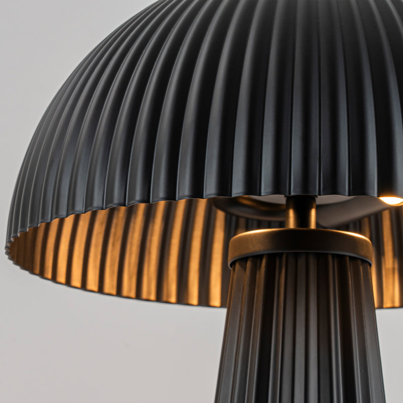 Lampe de table en métal
