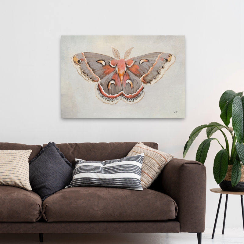 «Forest Moth I», animal contemporain gris et brun flottant, H 48 po x l 32 po