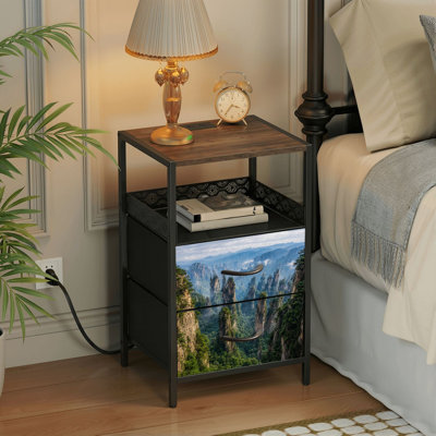 Table de chevet 2 tiroirs avec station de charge, table de chevet avec ports USB et amp; Outlets, tablette ouverte noire, table de chevet avec impression de paysage de forêt majestueux Peaks Mountain Misty