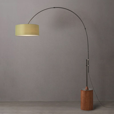 Lampe en arc Tambo 92 po - Mid-Century moderne, acier nickel noir, base en bois de noyer foncé, abat-jour en lin avocat, intensité variable, ampoule DEL incluse