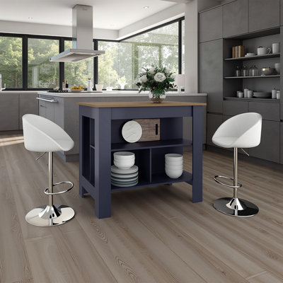 Îlot de cuisine avec trois tablettes ouvertes
