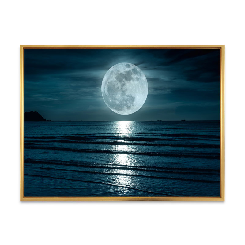 Super lune au-dessus de la mer I - photographie sur toile, H 16 po x l 32 po, Cadre flottant, Blanc
