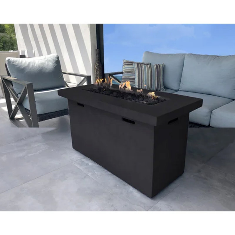 Table de foyer d'extérieur en béton de 42 po de largeur - H 25 po, rouille, à bouton-poussoir fonctionnant avec des pierres de lave