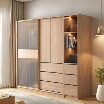 Garde-robe moderne et simple