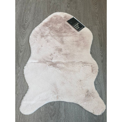 Tapis beige tissé à la machine