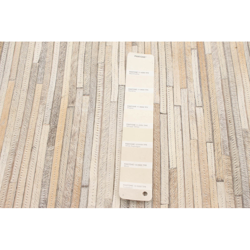 Tapis ivoire en cuir de vache fabriqué à la main Arunas