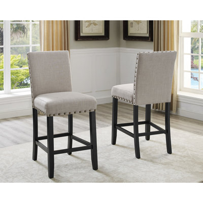 De 2 tabourets à hauteur de comptoir en coton et lin brun clair, garniture cloutée, tabourets à structure en bois franc avec assise en tissu