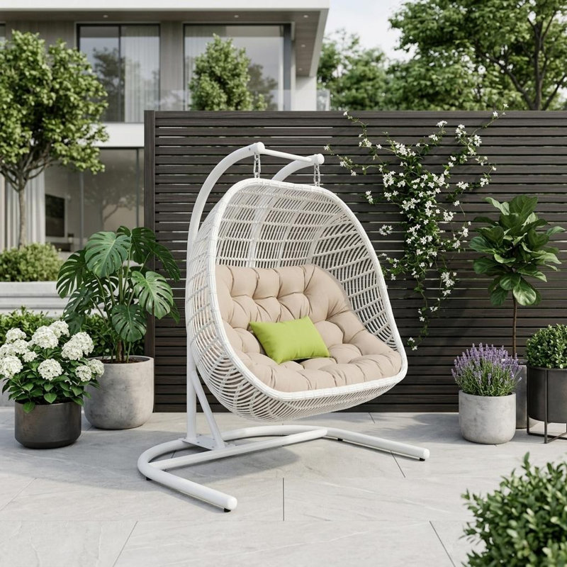 Balancelle d'extérieur 69 po en métal beige et blanc avec coussin beige