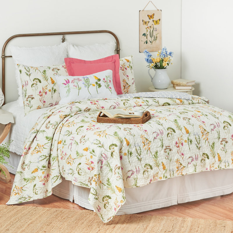 Genevieve White Cotton Twin Reversible Quilt Set