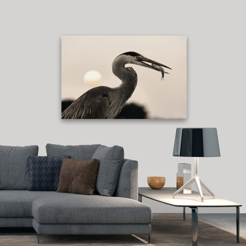 «Catch Of The Day» - Silhouette d'oiseau héron contemporain avec poisson, H 32 po x l 48 po
