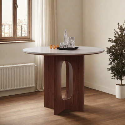 Table ronde à plaque de roche avec pieds en bois de frêne
