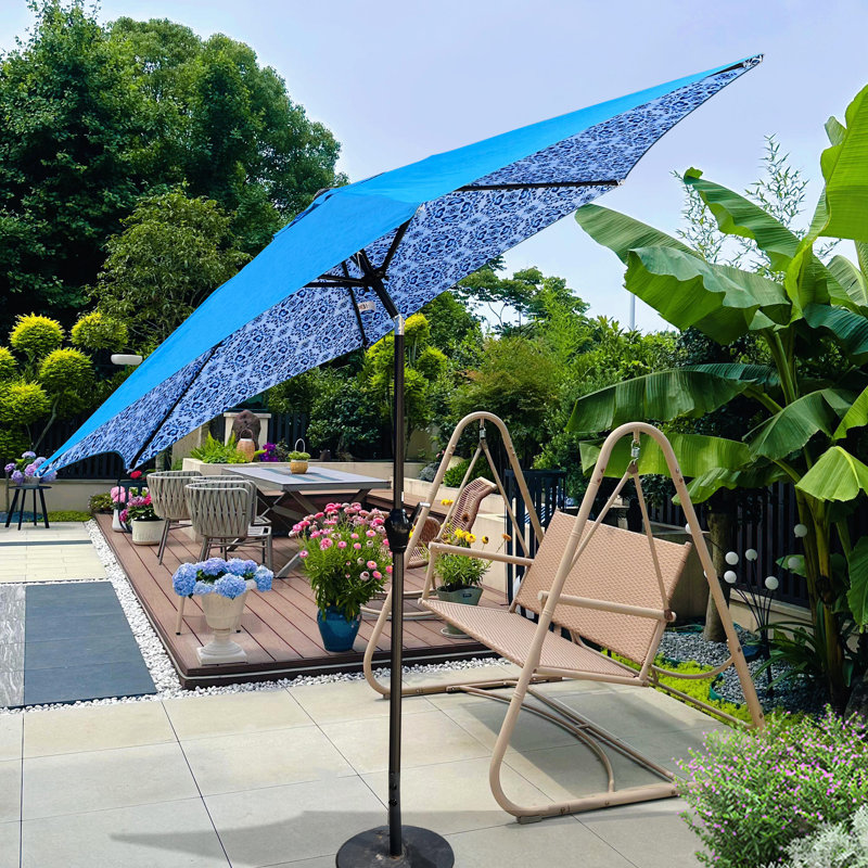 Parasol de jardin de 9 pi avec motif bleu, forme ronde, mât en acier de 1,49 po de diamètre, 6 nervures, système à manivelle, inclinaison à bouton-poussoir, évent pour stabilité, eau et glace extérieure - bleu, auvent, haut