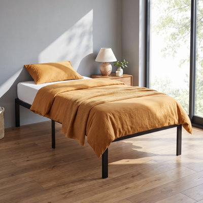 Structure de lit plateforme simple en acier noir avec rangement sous le lit, aucun sommier nécessaire