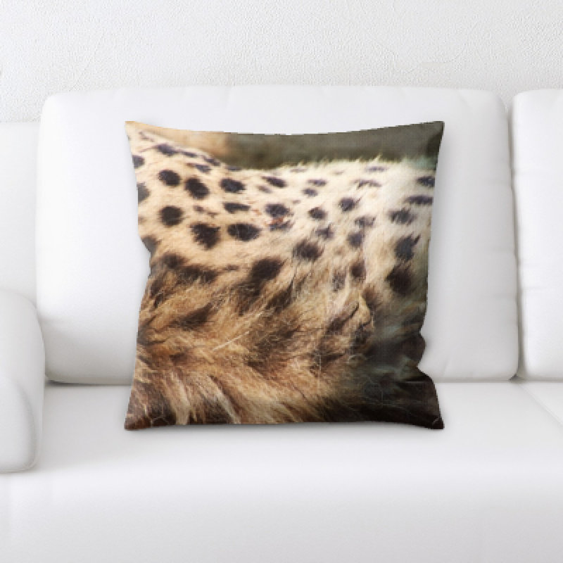 Coussin décoratif à peau animale