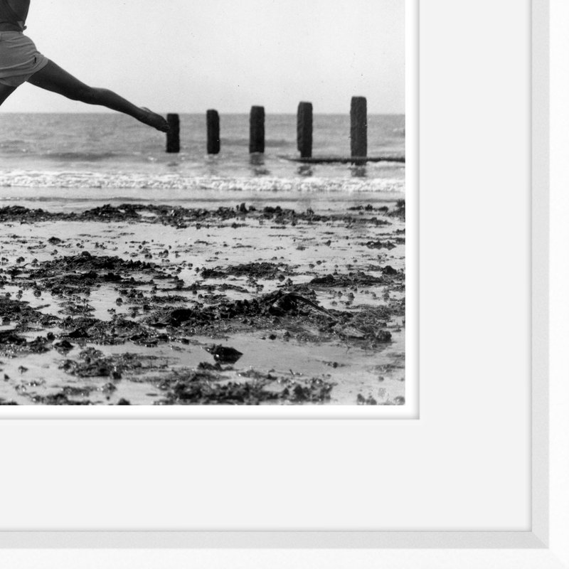 «Beach Dancers» - Photographie encadrée sur papier